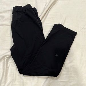Black Lulu on the fly pant